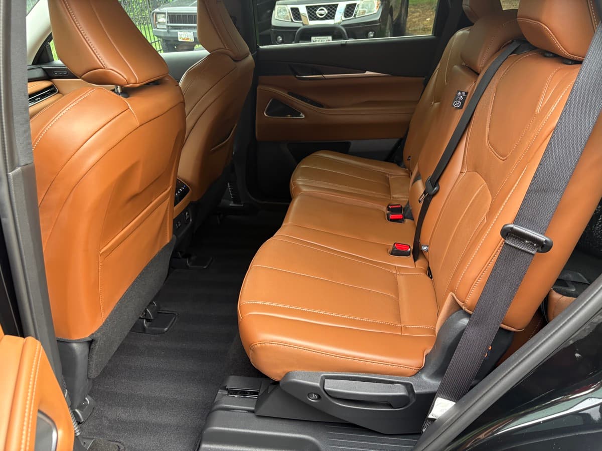 Seats and console detail